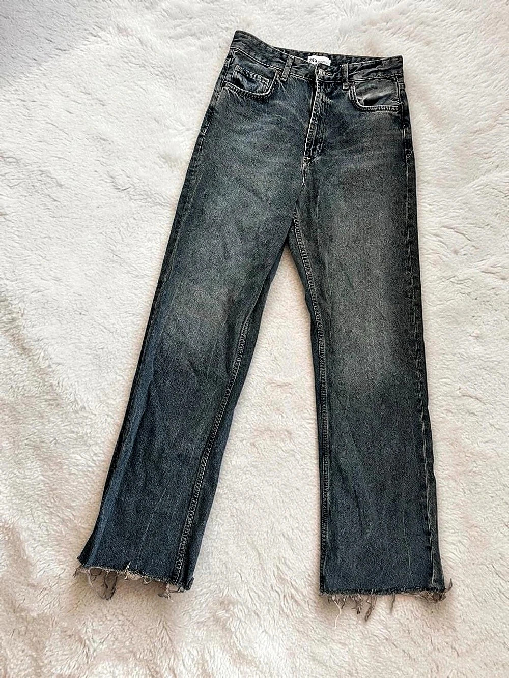 Zara Women's High Waisted Wide Leg Jeans Size 8 Distressed Raw Hem Y2K - Picture 3 of 9